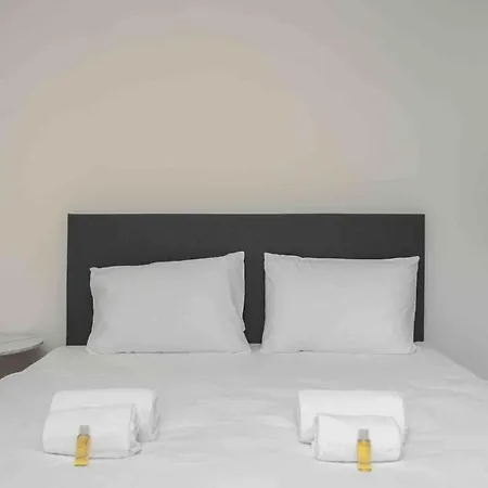 Lejlighed Urban Oasis With Queen Bed And View Be-29